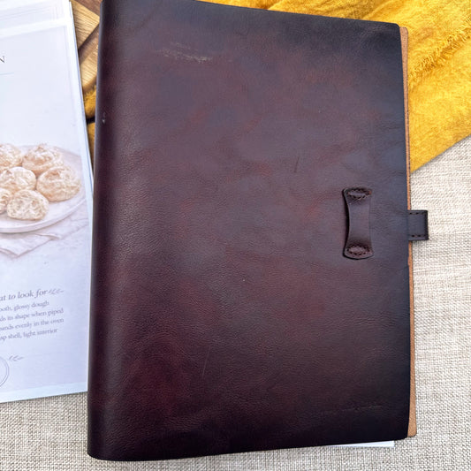 Bella's Kitchen Leather Binder Bakery Edition – Premium A5 Leather + Starter Set with 5 Cards