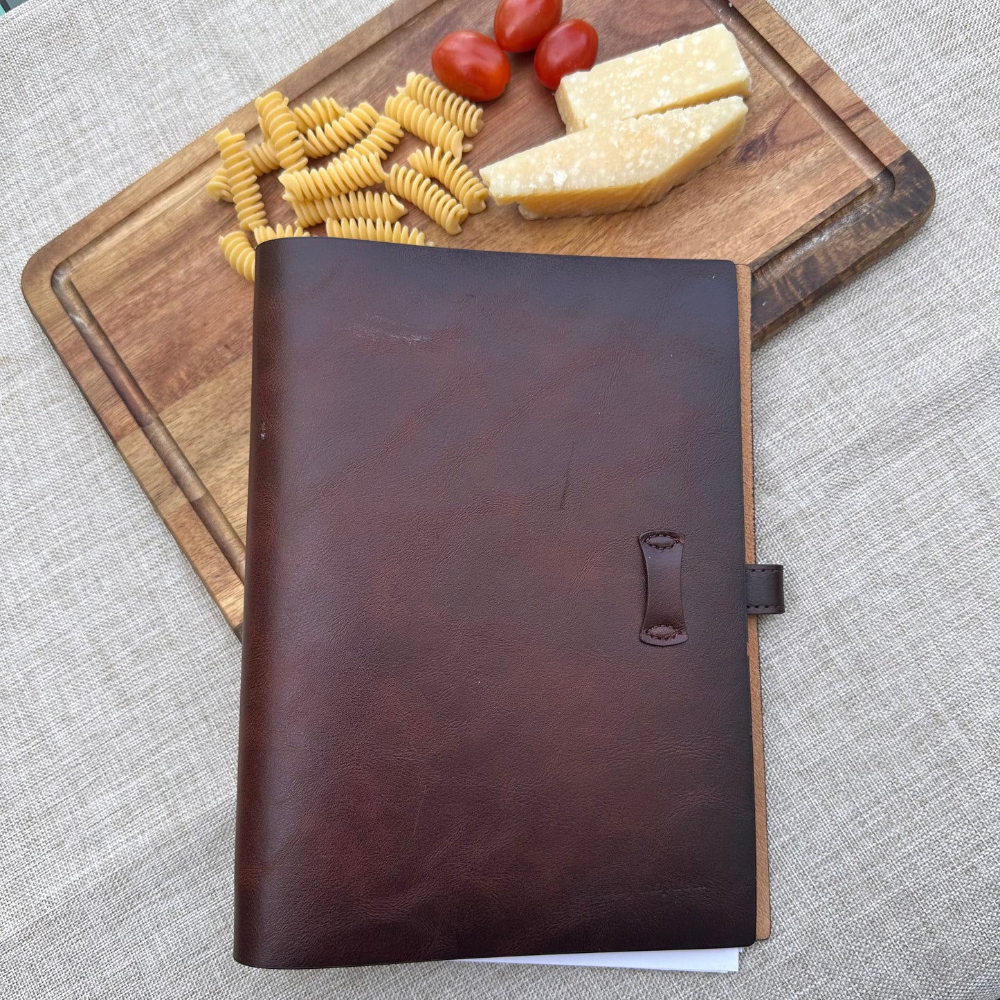 Bella's Kitchen Leather Binder Pasta Edition – Premium A5 Leather + Starter Set 5 Cards